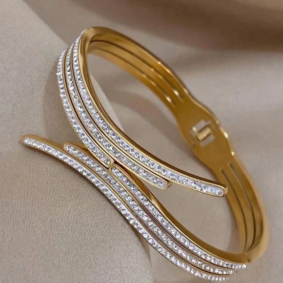 Unique Design Gold Color Stainless Steel Bracelet For Women - Picture 6 of 7
